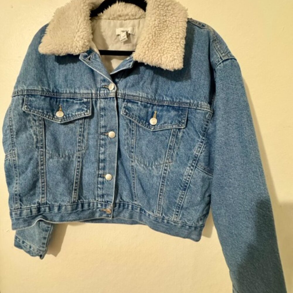 Forever 21 Crop Denim Jacket Size M